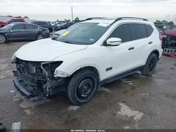 5N1AT2MT4HC756349 2017 NISSAN ROGUE - Image 2