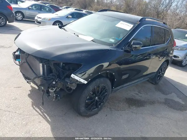 5N1AT2MT4HC759378 2017 NISSAN ROGUE - Image 2