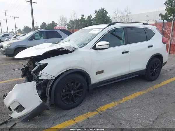 5N1AT2MT4HC767951 2017 NISSAN ROGUE - Image 2