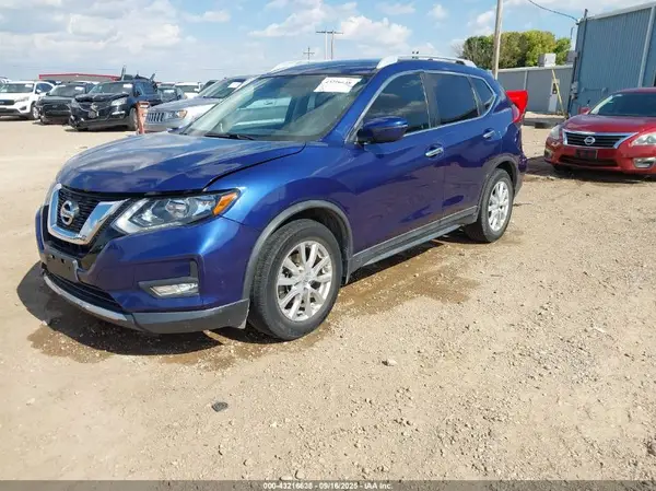 5N1AT2MT4HC770705 2017 NISSAN ROGUE - Image 2