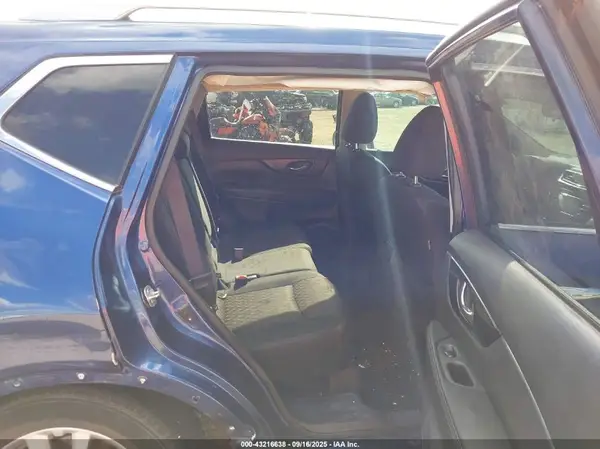 5N1AT2MT4HC770705 2017 NISSAN ROGUE - Image 8