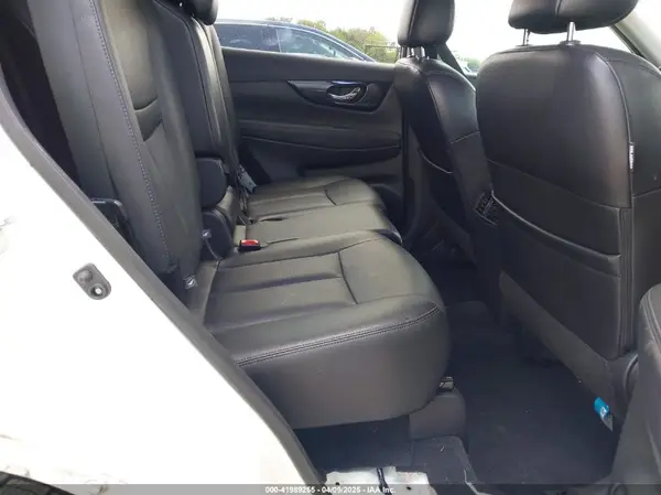 5N1AT2MT4HC772292 2017 NISSAN ROGUE - Image 8