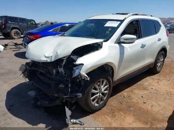 5N1AT2MT4HC786130 2017 NISSAN ROGUE - Image 2