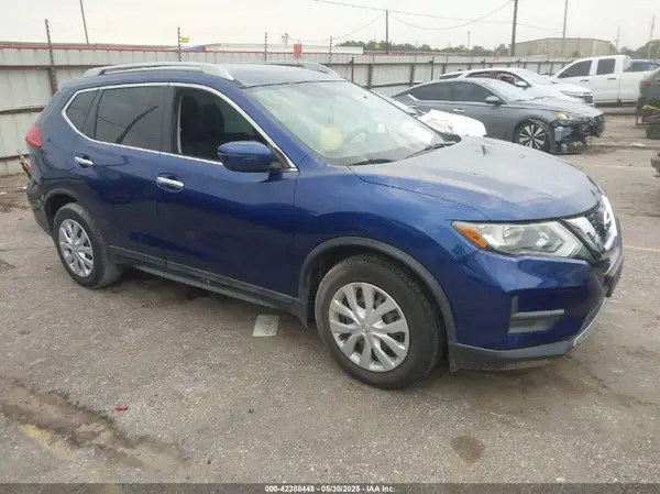 5N1AT2MT4HC786676 2017 NISSAN ROGUE - Image 1