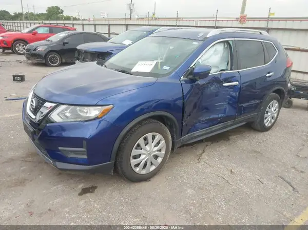 5N1AT2MT4HC786676 2017 NISSAN ROGUE - Image 2