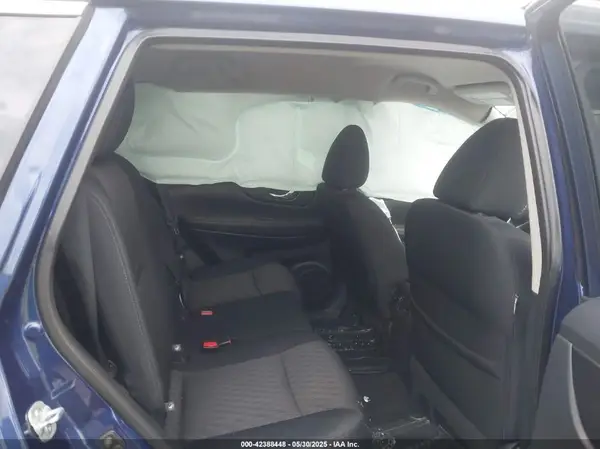 5N1AT2MT4HC786676 2017 NISSAN ROGUE - Image 8