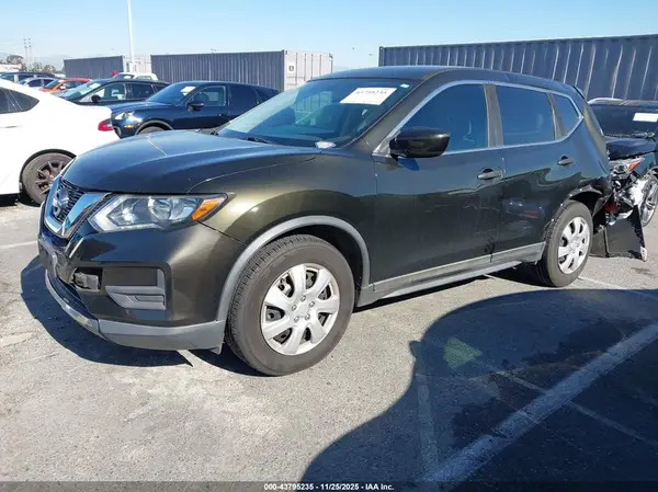 5N1AT2MT4HC788380 2017 NISSAN ROGUE - Image 2