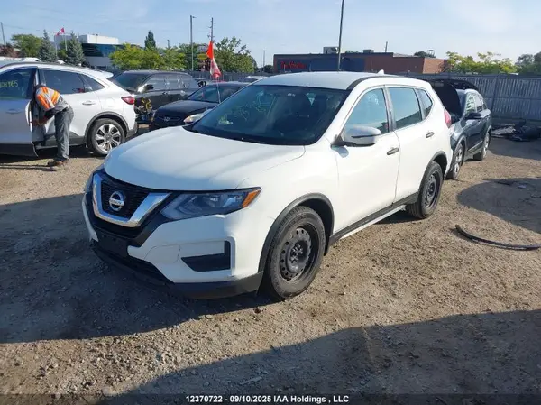 5N1AT2MT4HC795748 2017 NISSAN ROGUE - Image 2