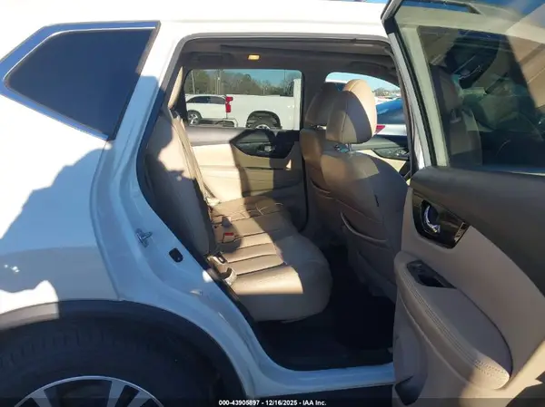 5N1AT2MT4HC798617 2017 NISSAN ROGUE - Image 8