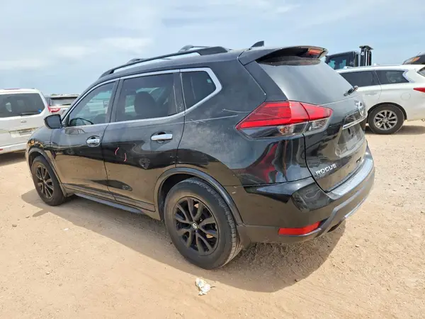 5N1AT2MT4HC802813 2017 NISSAN ROGUE - Image 2