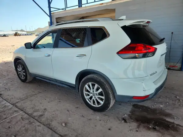 5N1AT2MT4HC822222 2017 NISSAN ROGUE - Image 2
