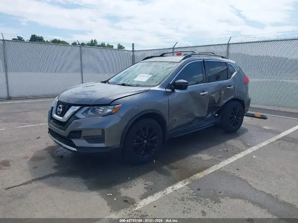 5N1AT2MT4HC822575 2017 NISSAN ROGUE - Image 2