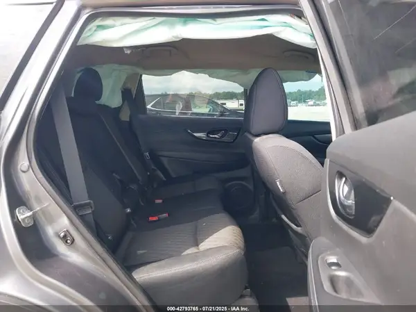 5N1AT2MT4HC822575 2017 NISSAN ROGUE - Image 8