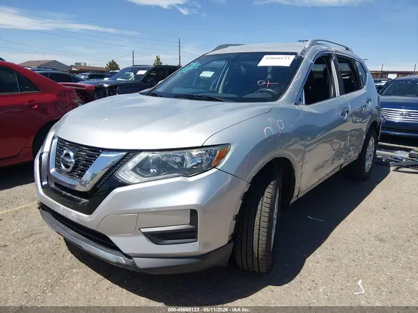 5N1AT2MT4HC823080 2017 NISSAN ROGUE - Image 2