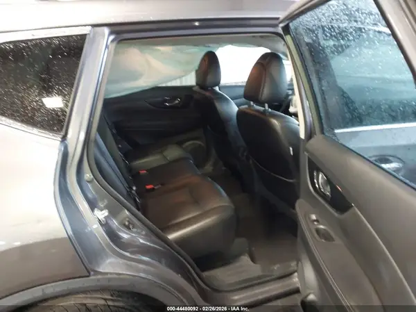 5N1AT2MT4HC824570 2017 NISSAN ROGUE - Image 8