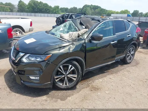 5N1AT2MT4HC826738 2017 NISSAN ROGUE - Image 2