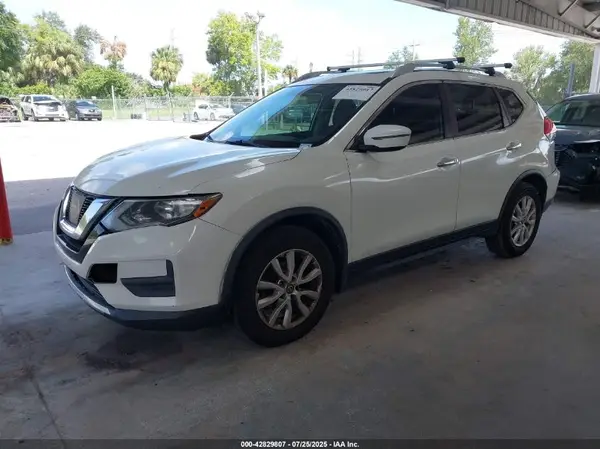 5N1AT2MT4HC828313 2017 NISSAN ROGUE - Image 2