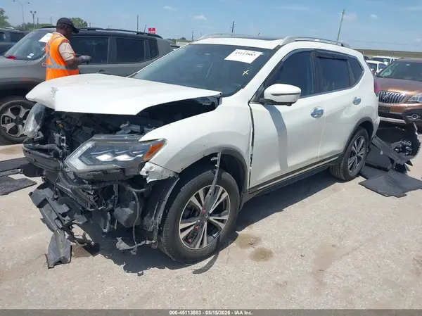 5N1AT2MT4HC829493 2017 NISSAN ROGUE - Image 2