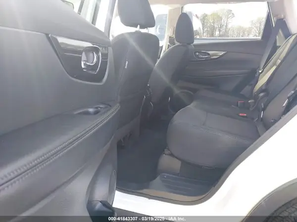 5N1AT2MT4HC832376 2017 NISSAN ROGUE - Image 8