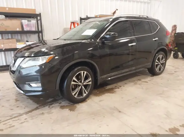5N1AT2MT4HC835956 2017 NISSAN ROGUE - Image 2