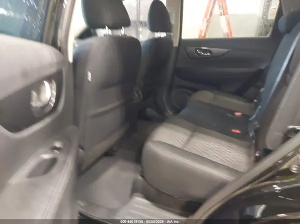 5N1AT2MT4HC835956 2017 NISSAN ROGUE - Image 8