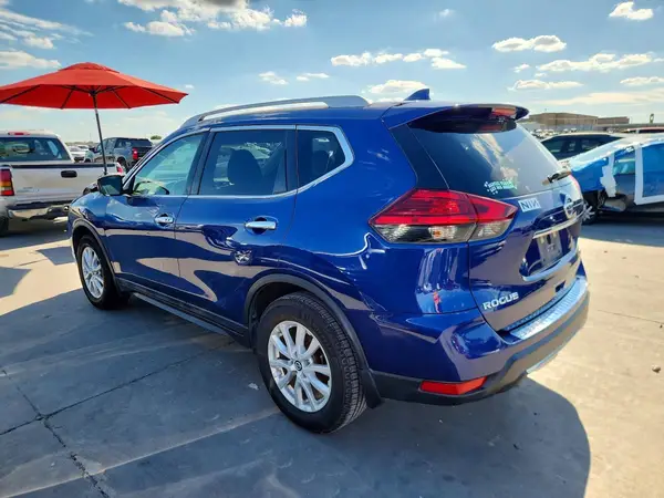 5N1AT2MT4HC843278 2017 NISSAN ROGUE - Image 2