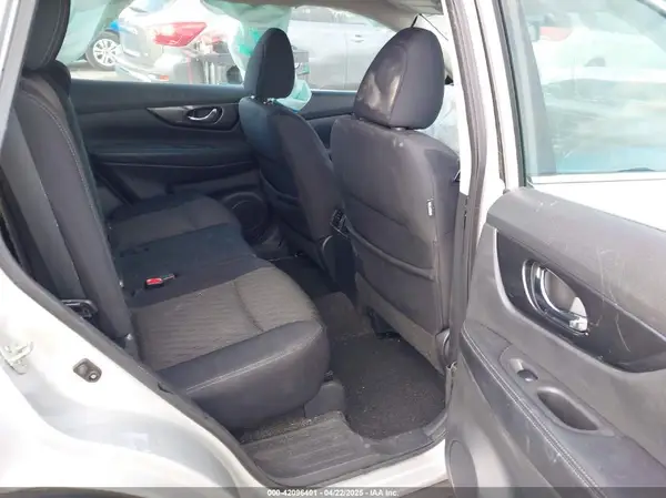 5N1AT2MT4HC844348 2017 NISSAN ROGUE - Image 8
