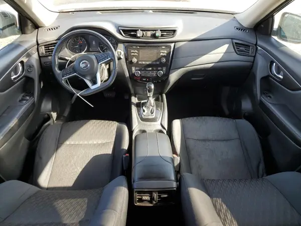 5N1AT2MT4HC844673 2017 NISSAN ROGUE - Image 8