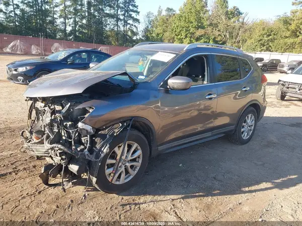 5N1AT2MT4HC848979 2017 NISSAN ROGUE - Image 2