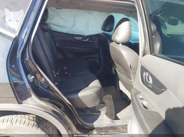 5N1AT2MT4HC850750 2017 NISSAN ROGUE - Image 8
