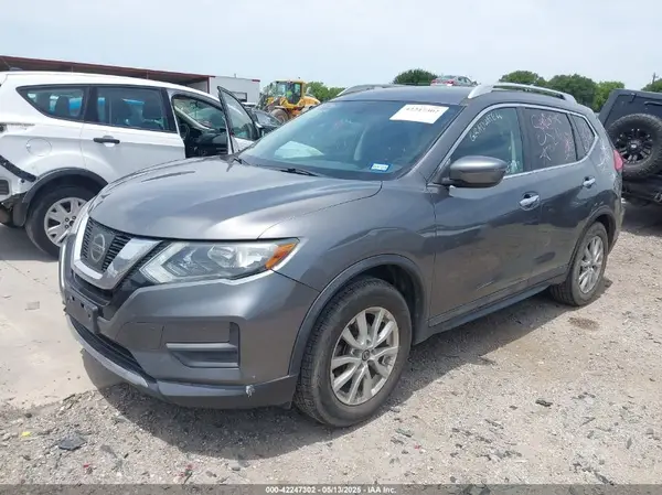 5N1AT2MT4HC857620 2017 NISSAN ROGUE - Image 2