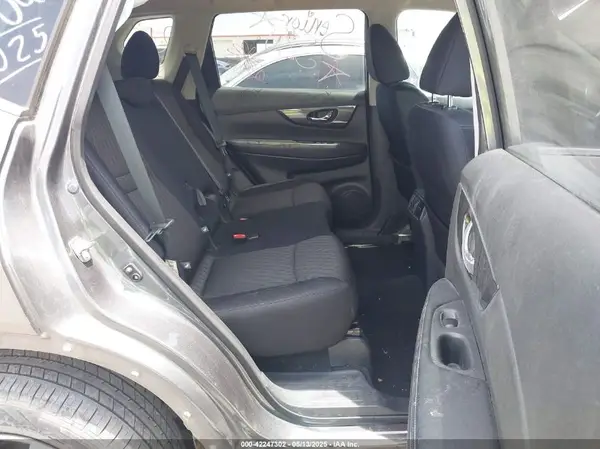 5N1AT2MT4HC857620 2017 NISSAN ROGUE - Image 8