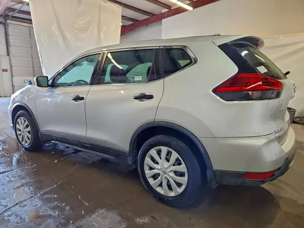 5N1AT2MT4HC864387 2017 NISSAN ROGUE - Image 2