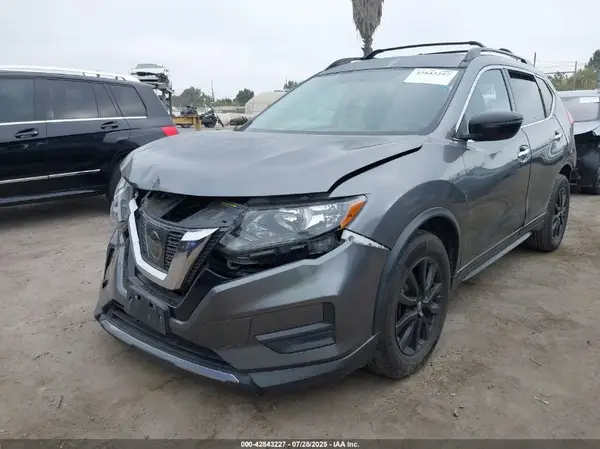 5N1AT2MT4HC864888 2017 NISSAN ROGUE - Image 2