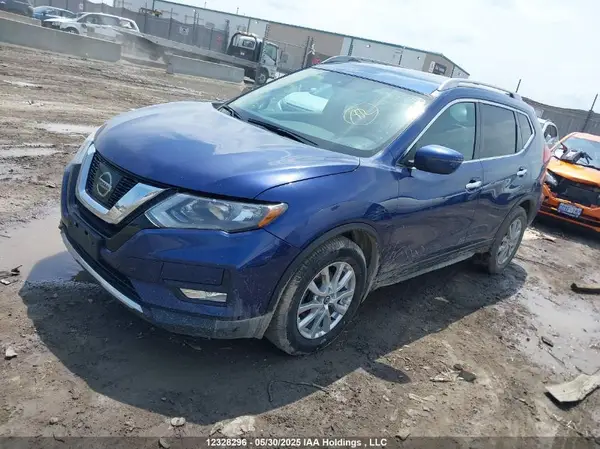 5N1AT2MT4HC869296 2017 NISSAN ROGUE - Image 2