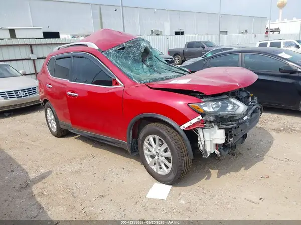 5N1AT2MT4HC876281 2017 NISSAN ROGUE - Image 1
