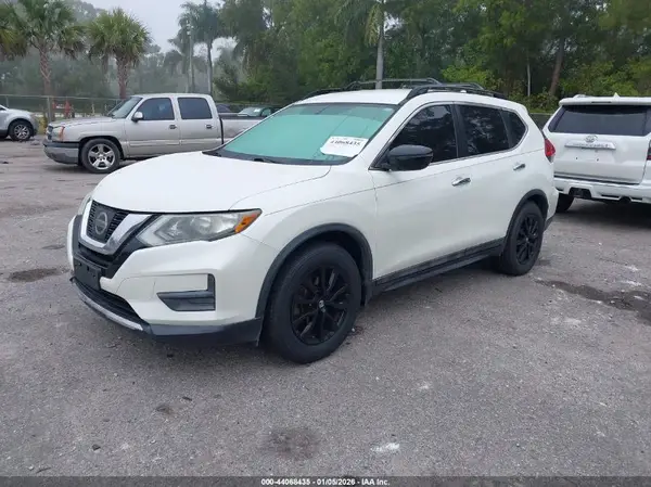 5N1AT2MT4HC876409 2017 NISSAN ROGUE - Image 2