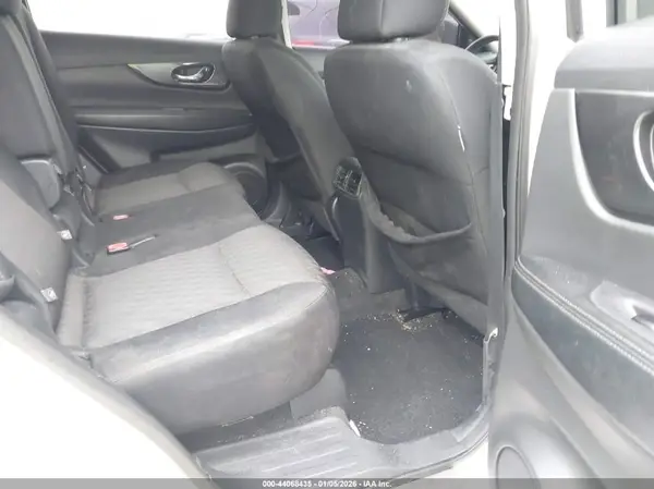 5N1AT2MT4HC876409 2017 NISSAN ROGUE - Image 8
