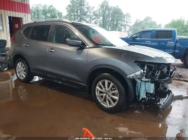 5N1AT2MT4HC880816 2017 NISSAN ROGUE - Image 1
