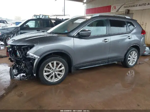 5N1AT2MT4HC880816 2017 NISSAN ROGUE - Image 2
