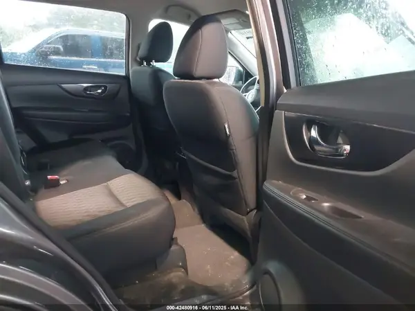 5N1AT2MT4HC880816 2017 NISSAN ROGUE - Image 8