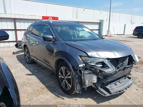 5N1AT2MT4HC881285 2017 NISSAN ROGUE - Image 1