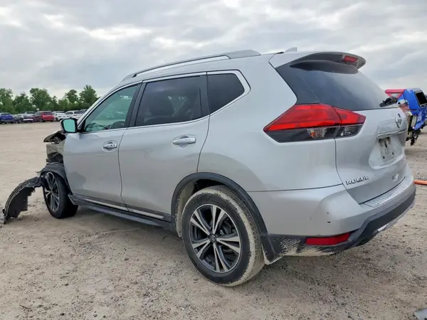 5N1AT2MT4HC881853 2017 NISSAN ROGUE - Image 2