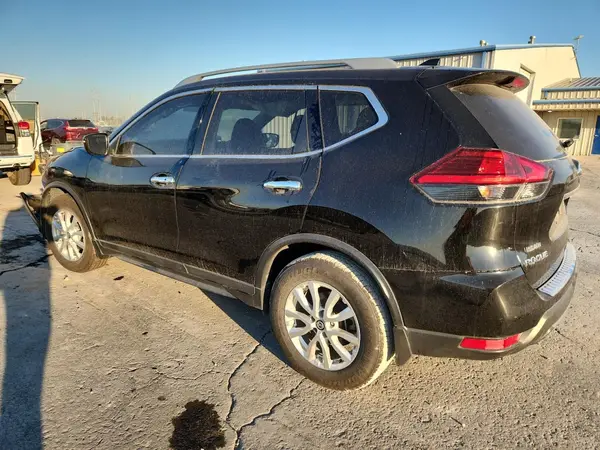 5N1AT2MT4HC884980 2017 NISSAN ROGUE - Image 2