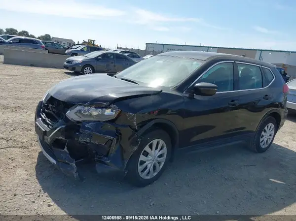 5N1AT2MT4HC896255 2017 NISSAN ROGUE - Image 2