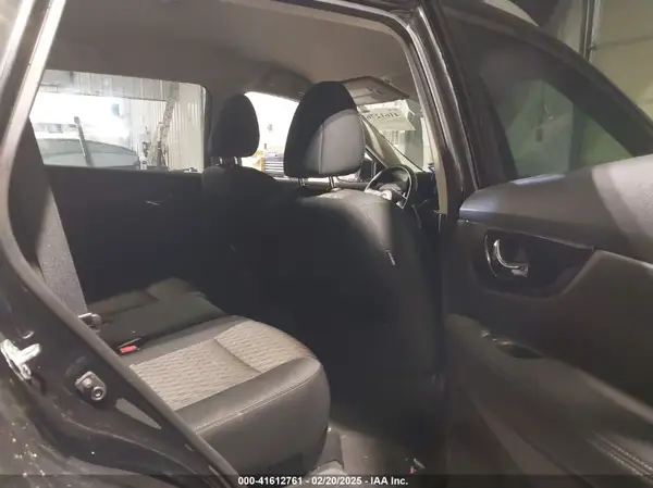 5N1AT2MT4HC897180 2017 NISSAN ROGUE - Image 8