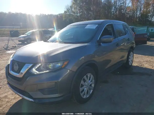 5N1AT2MT4JC709621 2018 NISSAN ROGUE - Image 2