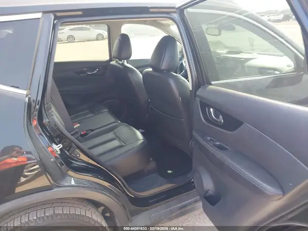 5N1AT2MT4JC735734 2018 NISSAN ROGUE - Image 8
