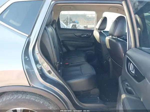 5N1AT2MT4JC737869 2018 NISSAN ROGUE - Image 8