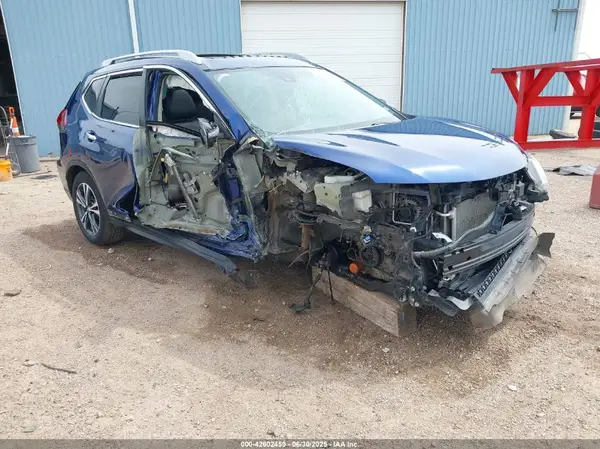 5N1AT2MT4JC750086 2018 NISSAN ROGUE - Image 1